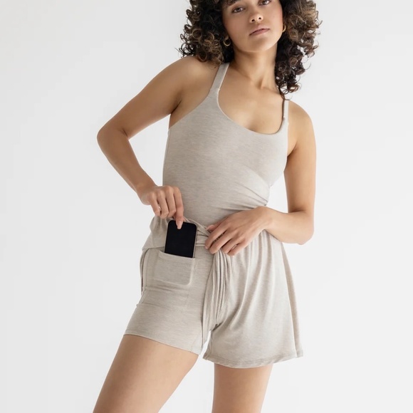 NWT Imbodhi Lila Yoga Activewear Shorts Romper - Oatmeal - XS - Picture 3 of 8